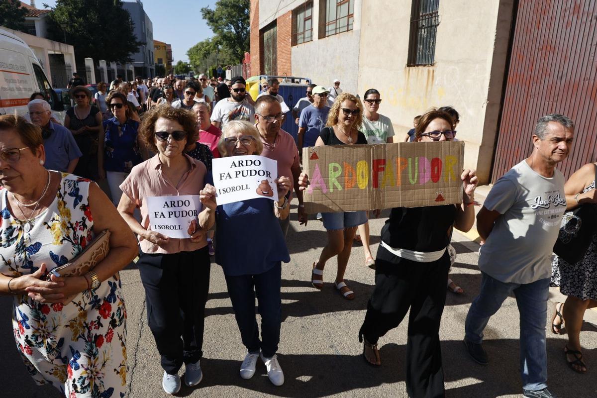 La marcha recorre las calles de Benimodo.