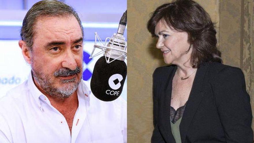 Los tertulianos de Carlos Herrera ríen a carcajadas por un comentario machista sobre Carmen Calvo