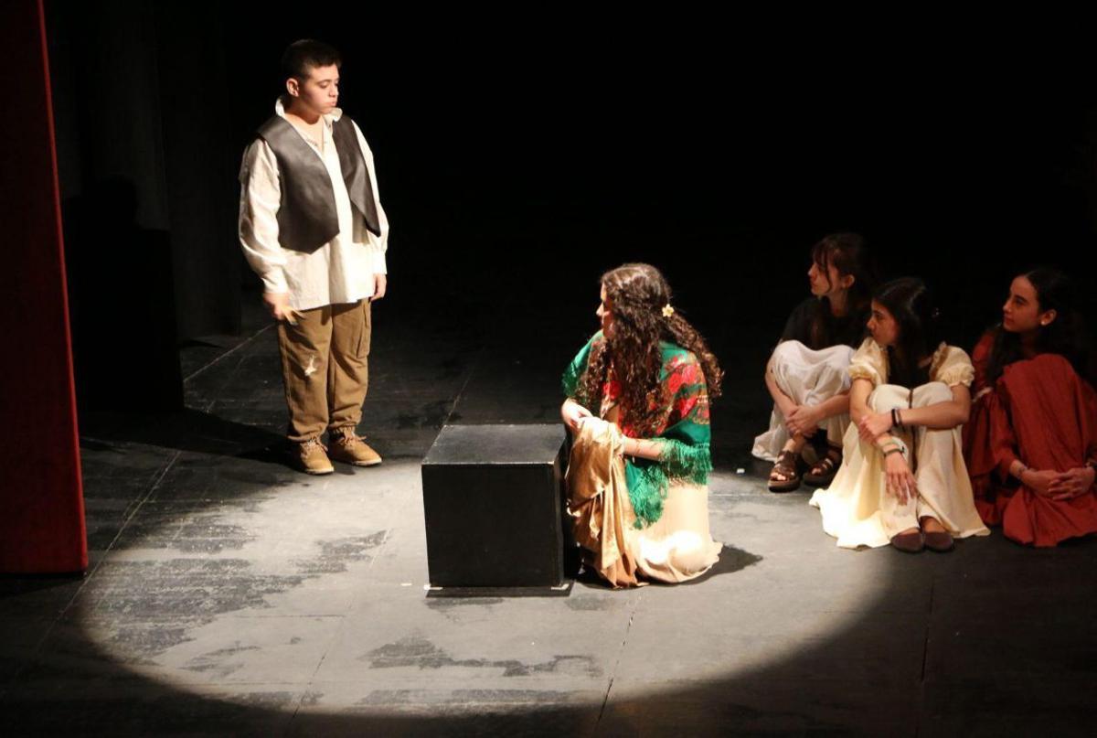 La educación se forja en el escenario