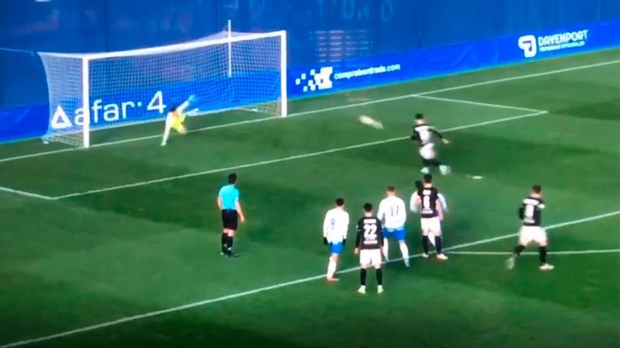 Así se tira un penalti. Atención al golazo a lo Panenka de Pablo Torre. ¡Qué locura!