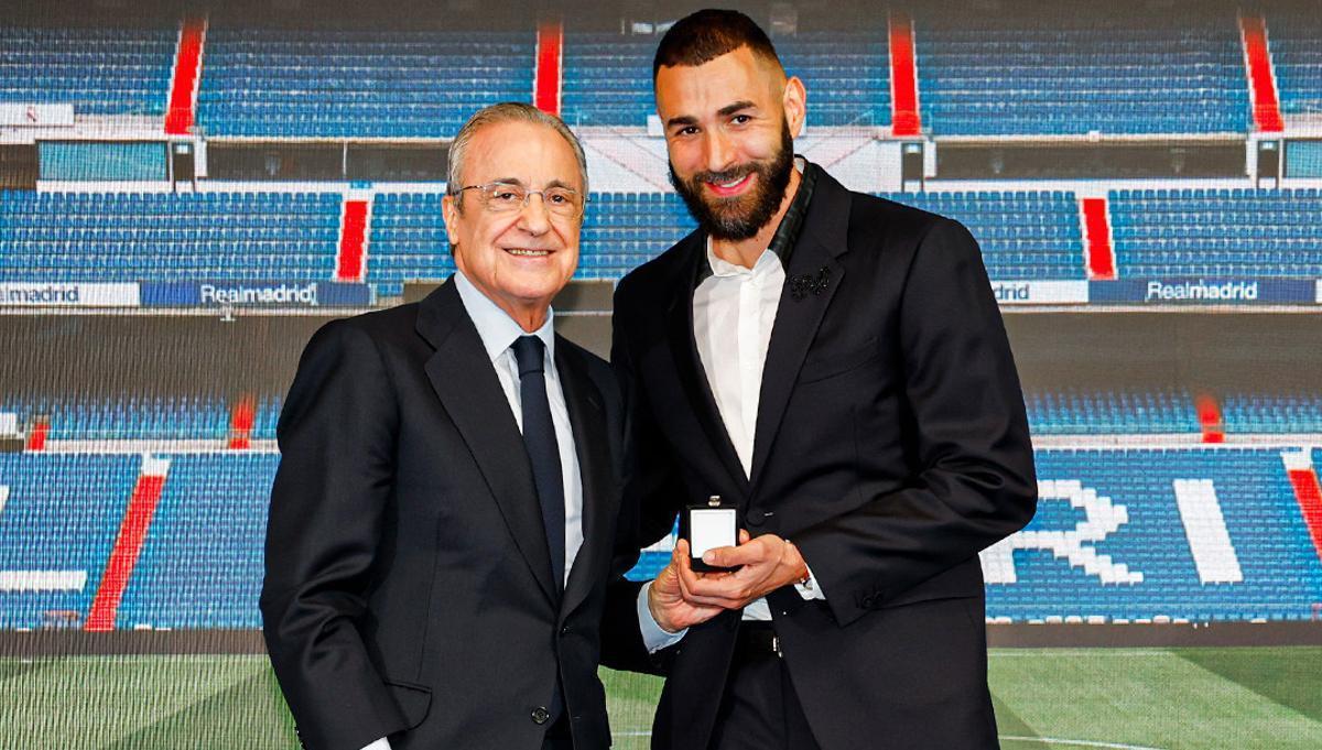 Florentino Pérez despide a Karim Benzema en un acto privado en Valdebebas.  