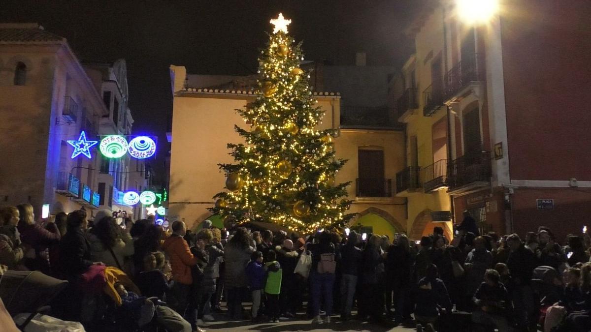 Las luces en las calles y los árboles de Navidad en diversos puntos de Vila-real volverán a ponerse en marcha el 24 de noviembre.ol