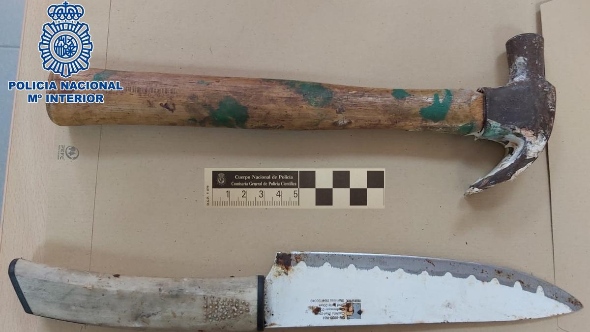 Amenaza con un cuchillo y un martillo al propietario de un bar de Las Palmas de Gran Canaria