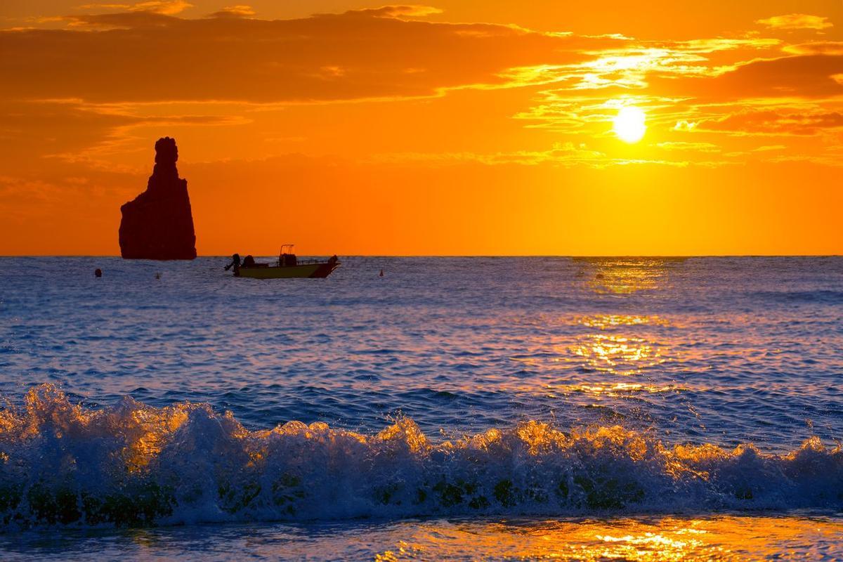 Atardecer en la playa Benirrás, Ibiza