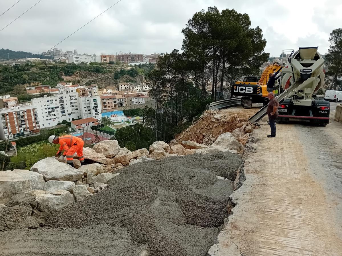 Obras de reconstrucción del puente en la CV-427.
