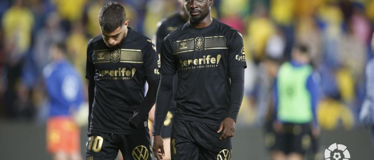 Shashoua y Dauda tras el derbi.