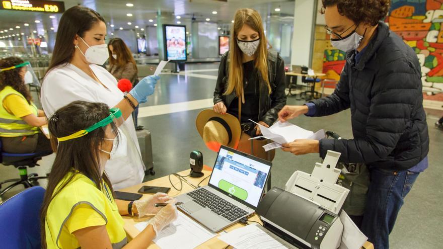 Tenerife dispara sus datos de la pandemia y registra 17 de las 20 muertes por COVID de la última semana en Canarias
