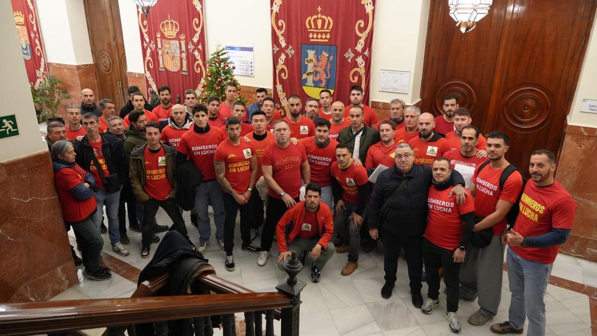 VIDEO | Los bomberos de Badajoz se manifiestan: "Estamos en una situación límite"