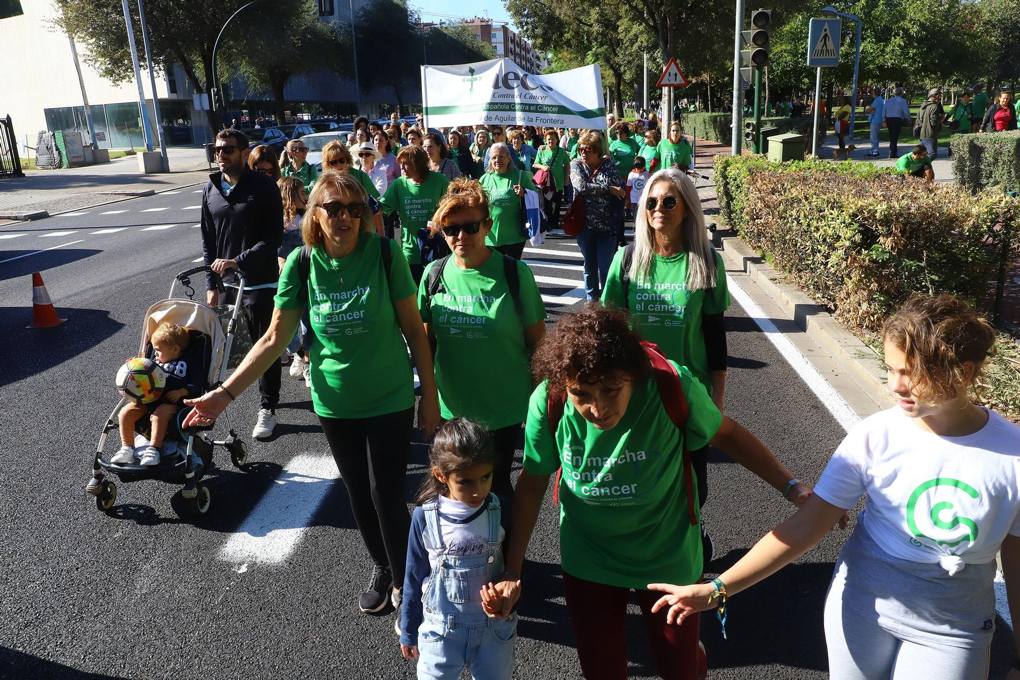 La Asociación Española contra el Cáncer convierte el Vial en una gran marea verde