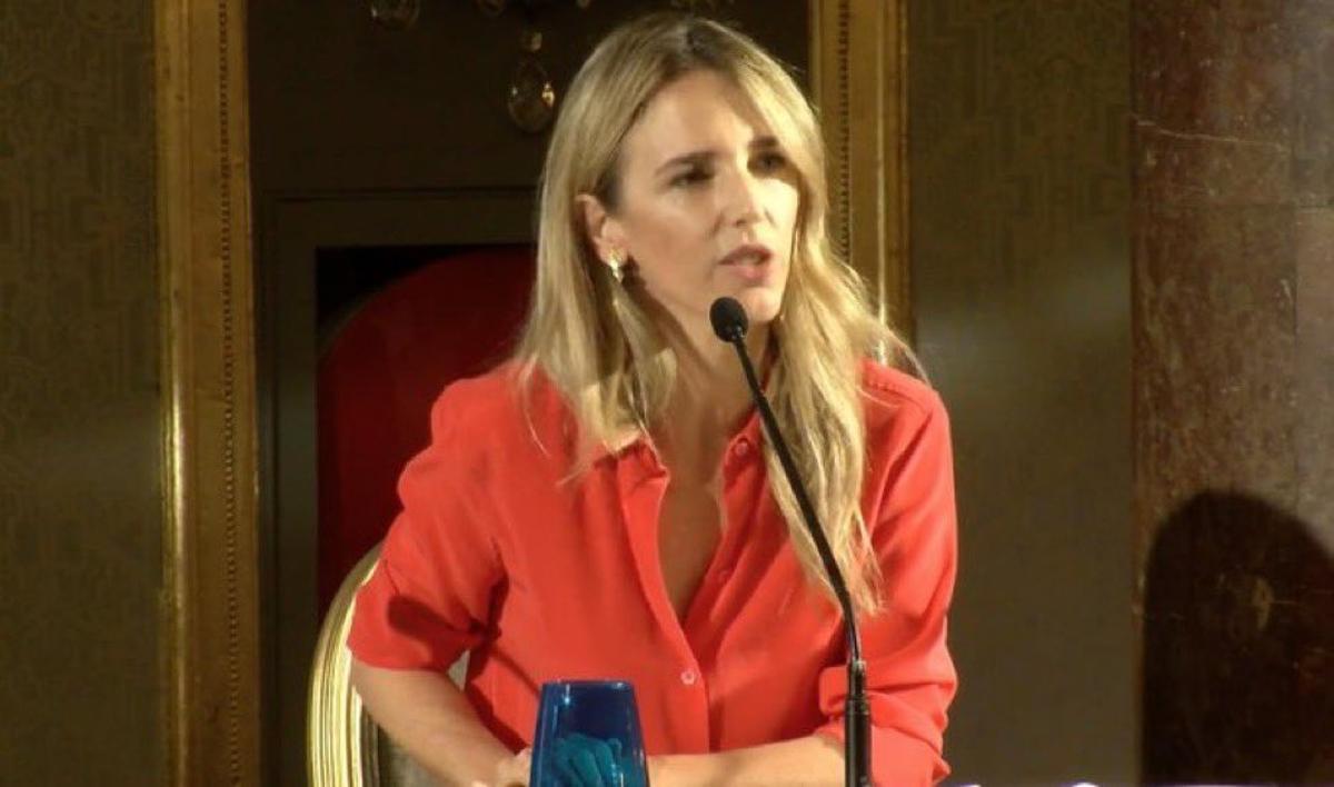 Cayetana Álvarez de Toledo acusa a Sánchez de querer "sustituir el orden  constitucional por el caos" - El Periódico