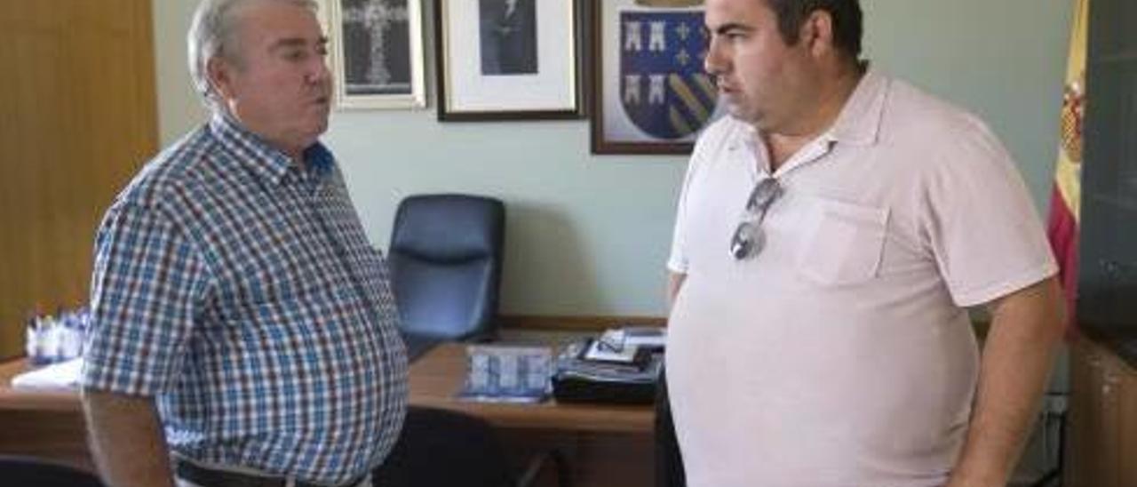 La negativa del alcalde a dimitir abre al PP la puerta a volver a gobernar Torres Torres