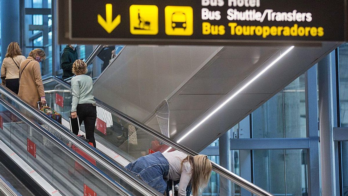 Restrictions by the covid have once again reduced air traffic to a minimum. | Restrictions by the covid have once again reduced air traffic to a minimum. |