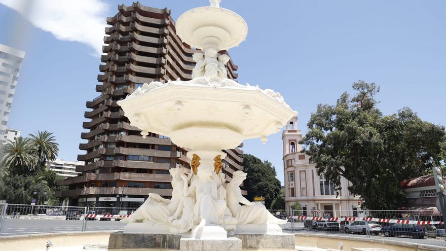 El Ayuntamiento pinta la fuente dónde el Levante UD celebra los ascensos