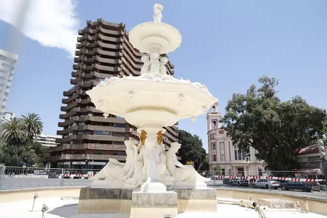 El Ayuntamiento pinta la fuente dónde el Levante UD celebra los ascensos