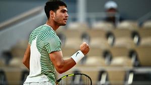 Alcaraz celebra un punto ante Shapovalov.