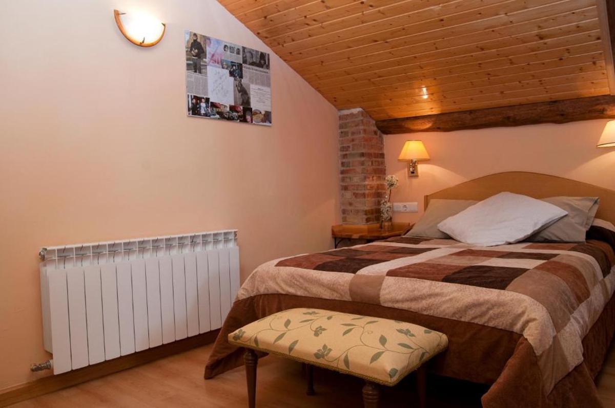 Una de las habitaciones del Hotel Villa de Ayerbe