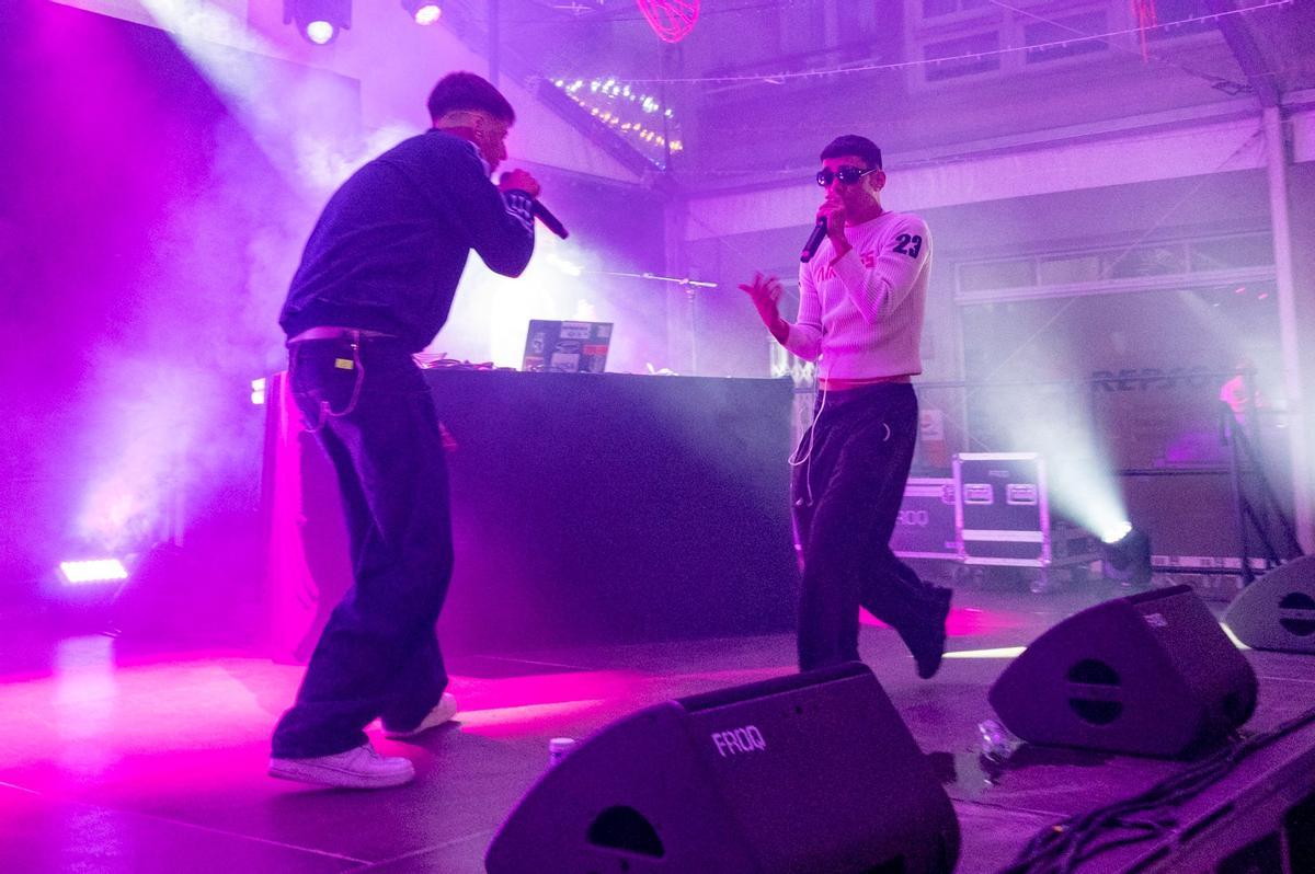 Kid Mount (derecha) junto a 9Louro en el concierto de este último