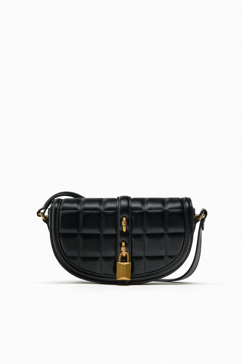 Bandolera acolchada, de Zara