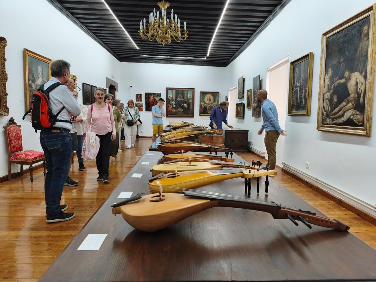GALERÍA | La viola medieval, protagonista de una exposición en Toro