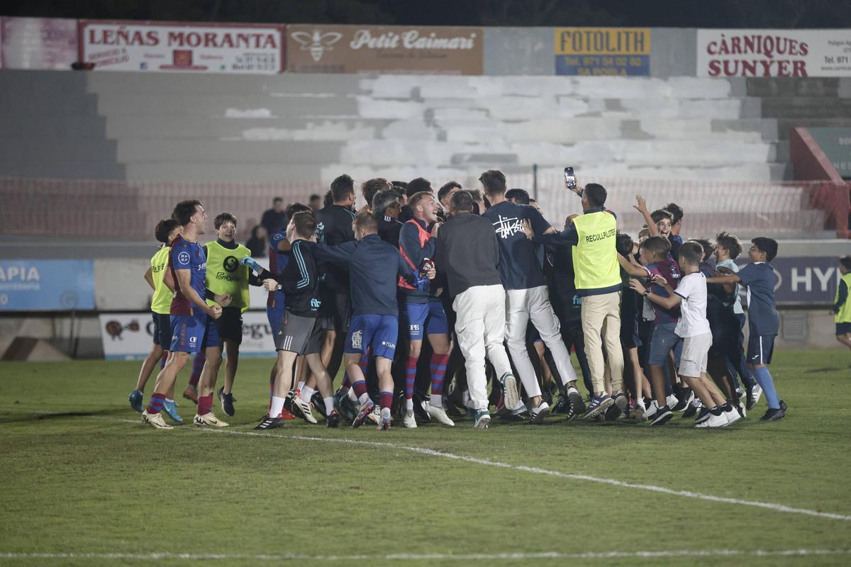 El Poblense celebra su clasificación para la Copa del Rey