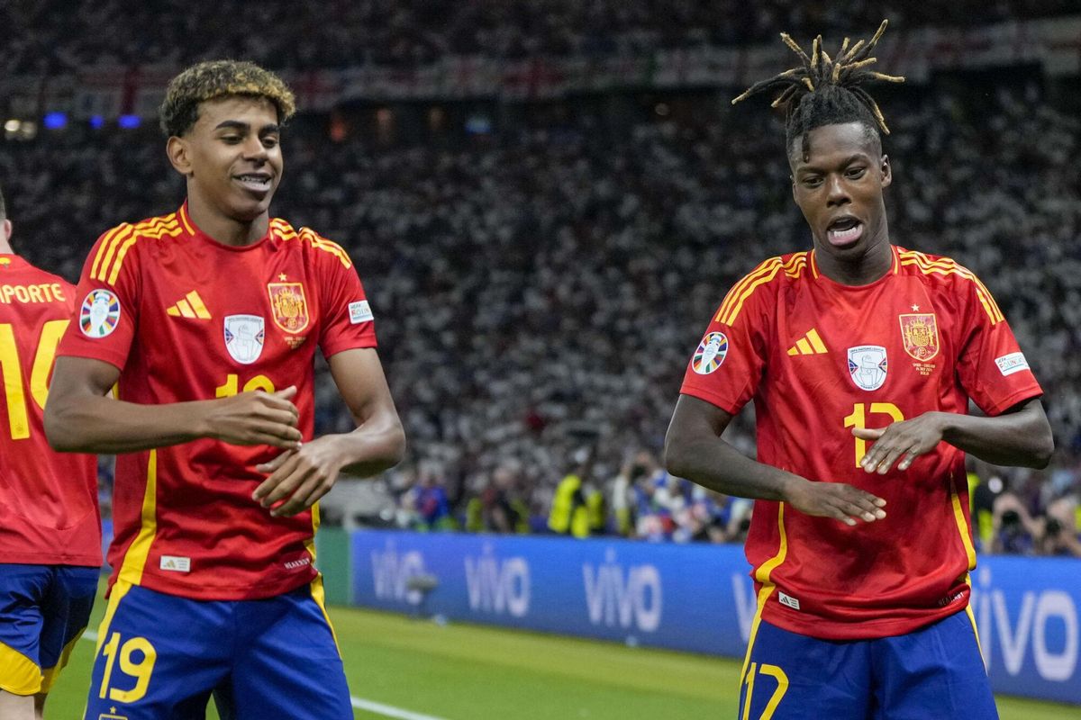 Lamine Yamal y Nico Williams 'bailan' ras un gol de España