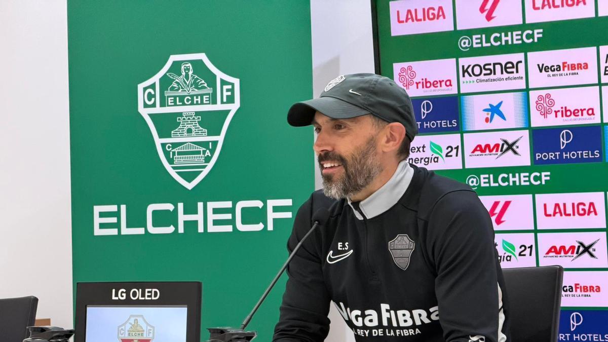 Eder Sarabia, entrenador del Elche, termina la última rueda de prensa de la temporada conmovido