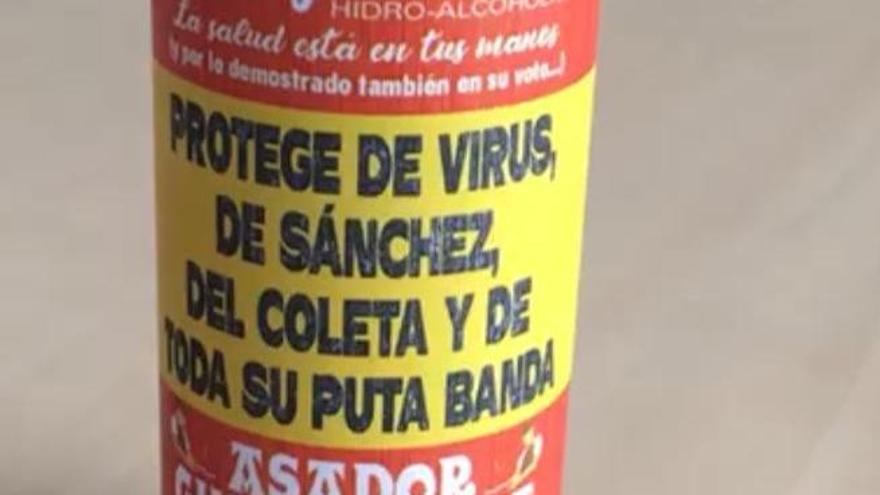 Pide en los geles de su local el cese de Sánchez y de «toda su puta banda»