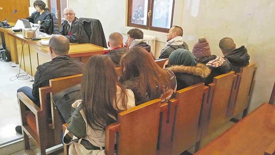 Los nueve encausados, ayer durante la vista oral celebrada ante el tribunal de la sección segunda de la Audiencia de Palma.