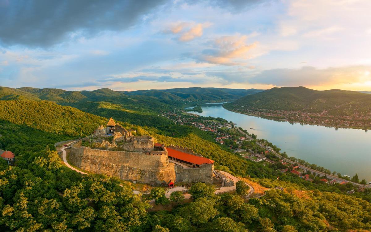 La imponente fortaleza de Visegrád