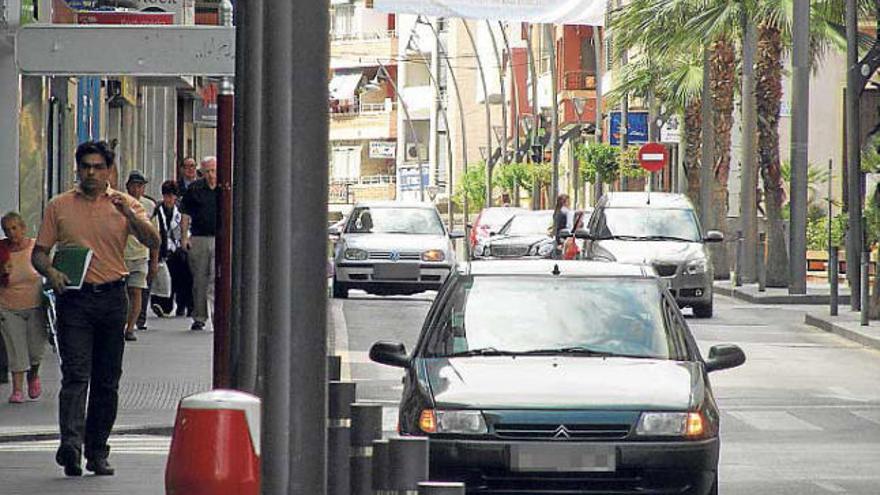 Imagen de una zona comercial de centro de Torrevieja.