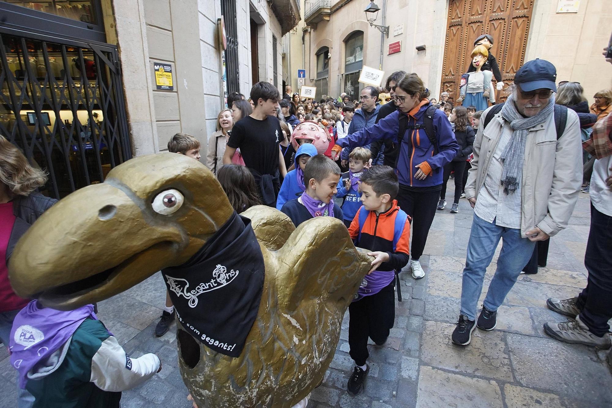 Les fotos de la cercavila d'escoles amb la Girona Marxing Band i els Gegantons de Girona