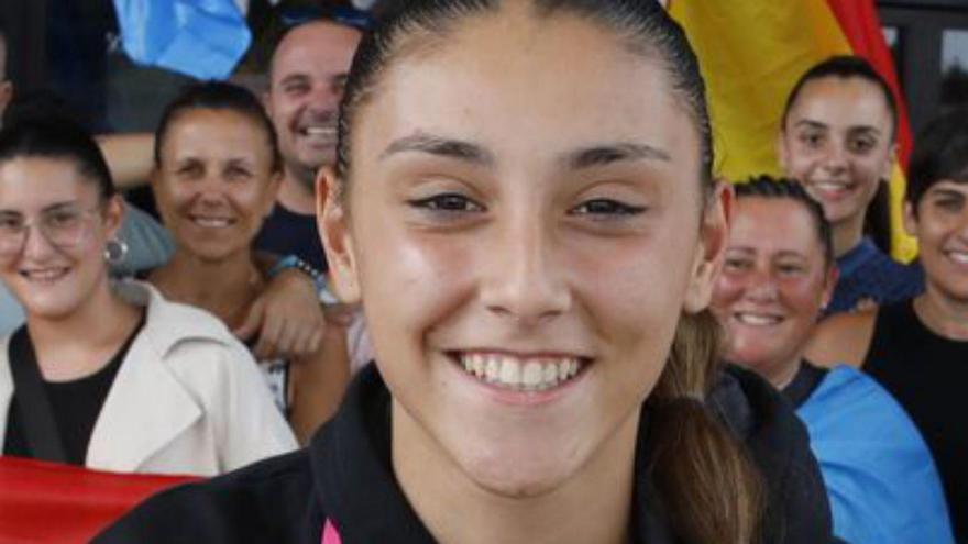 La avilesina OIaya Enrique, con la selección española sub-19 de fútbol