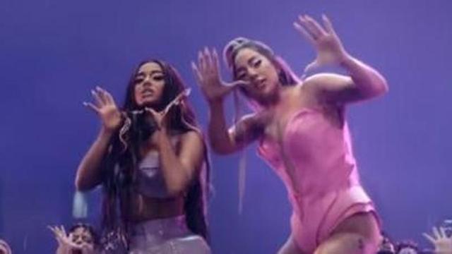 Una imagen de Lady Gaga y Ariana Grande, en su videoclip conjunto, 'Rain on me'.
