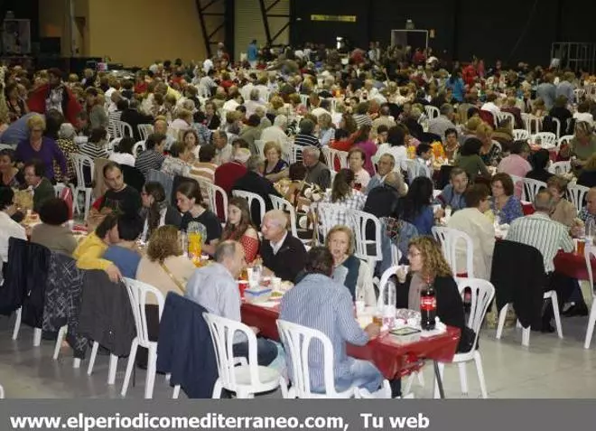 GALERÍA DE FOTOS - Cena de hermandad en las fiestas de Vila-real