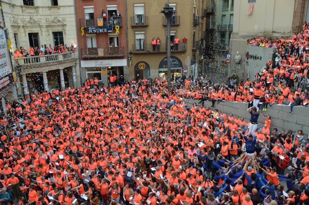 1.700 veus fan bategar la plaça de Sant Pere