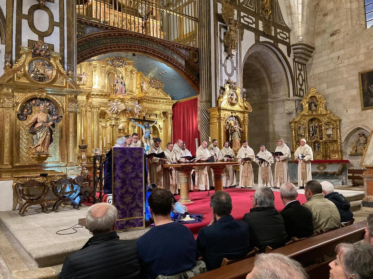 Un monemto de la actuación del coro de la Buena Muerte.jpeg Un monemto de la actuación del coro de la Buena Muerte.jpeg