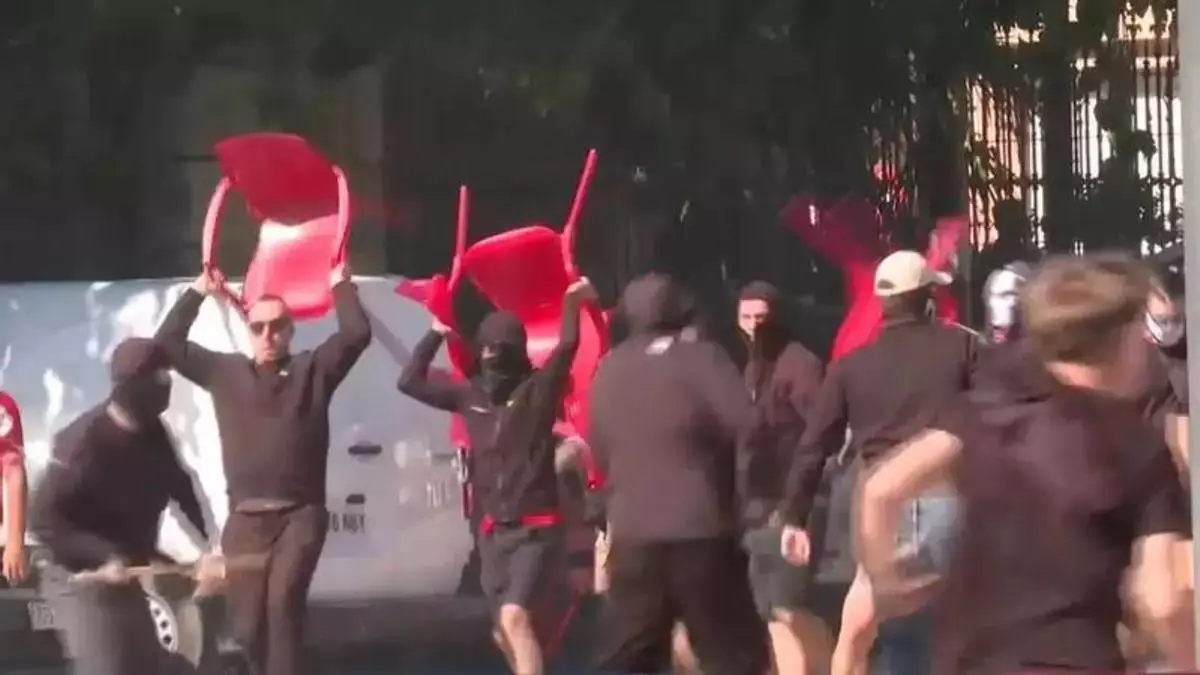 Graves altercados entre ultras de Levante y Sevilla a pocos días de jugar contra el Deportivo en Riazor