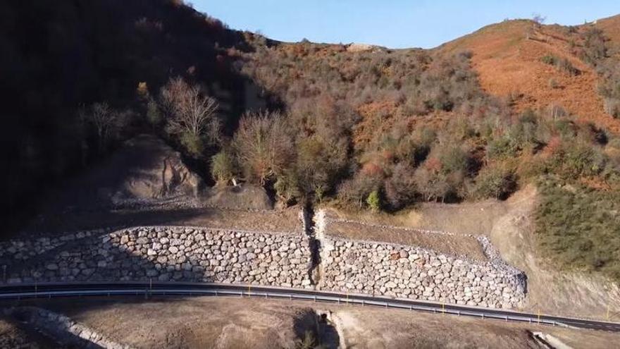 Un gran talud acaba con los riesgos de desprendimientos y filtraciones de agua en La Cobertoria