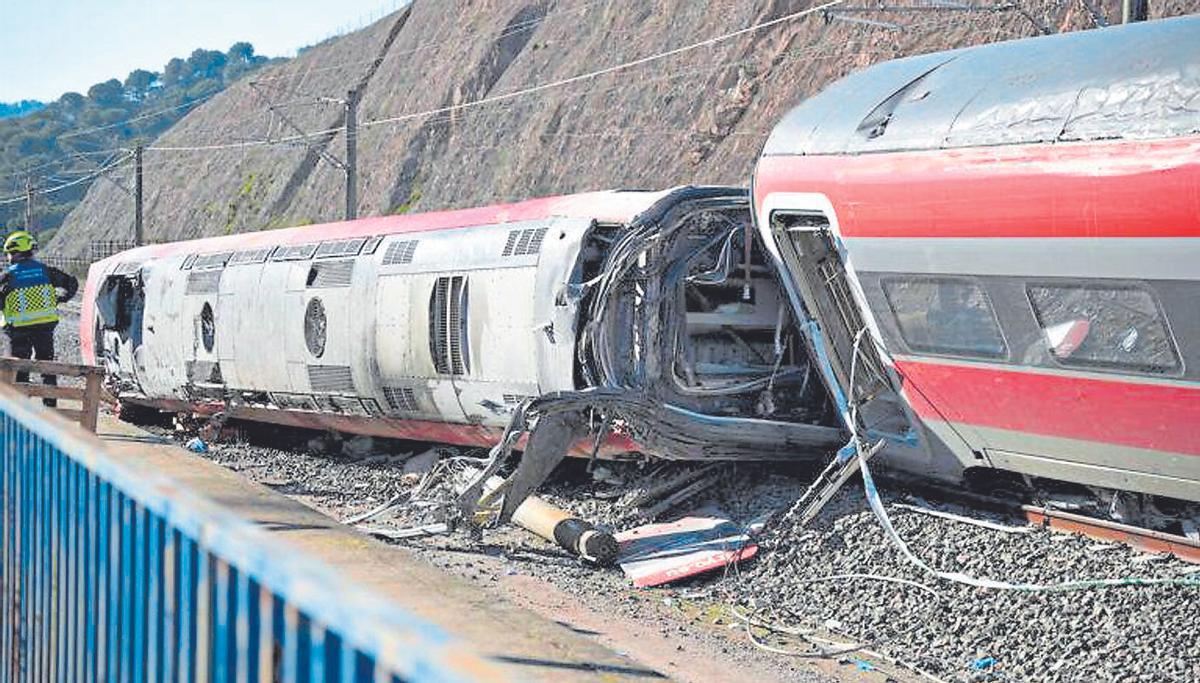 Vagón del tren Iryio siniestrado en el accidente ferroviario ocurrido el pasado domingo.