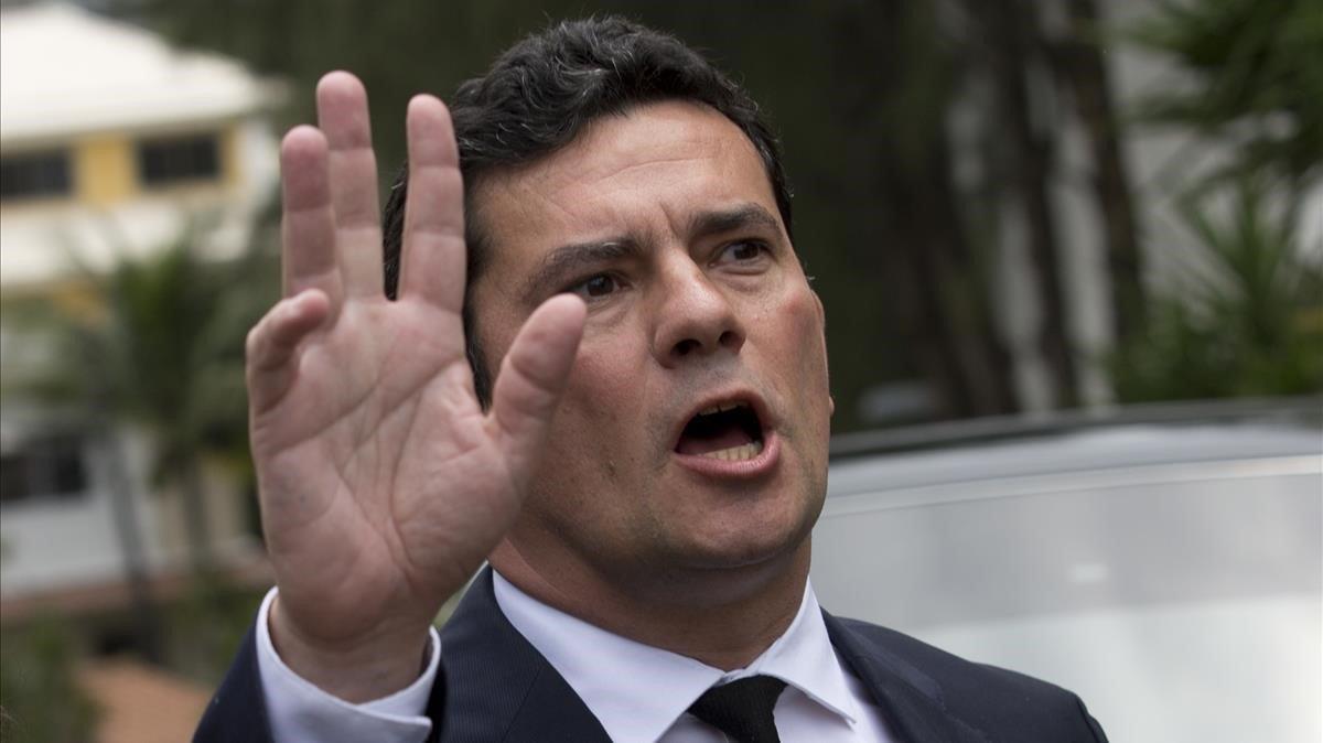 zentauroepp45711202 judge sergio moro talks to the press as he exits a meeting w190726195752