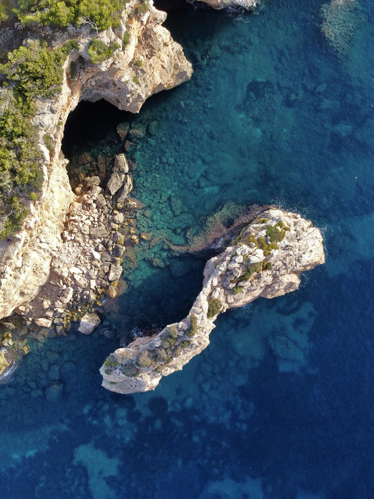 Es Pontàs se encuentra entre Cala Santanyí y Cala Llombards