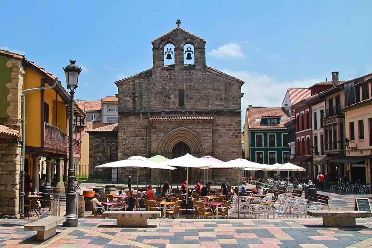Plaza del Carbayo, Ayuntamiento de Avilés