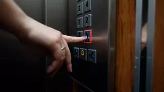 Rearmar un ascensor detrás de otro en Zaragoza: "Está siendo un día para recordar"