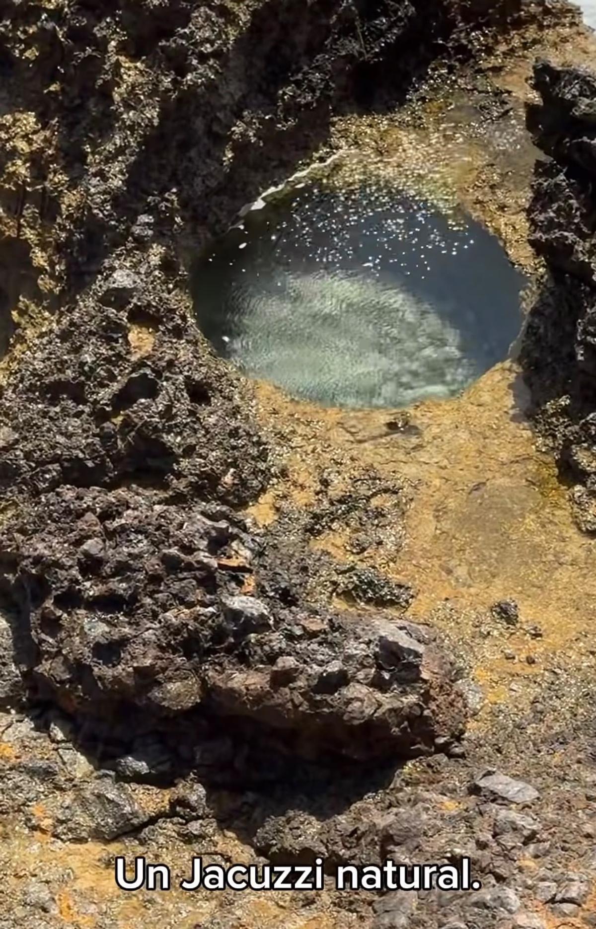 Un jacuzzi natural entre las rocas
