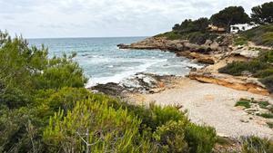 Cala les Ampolles, en el camino de Ronda.