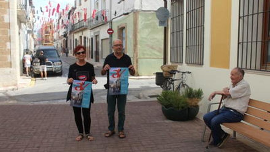 La concejala de Cultura, Àngels Fornés, y Josep Ginestar.