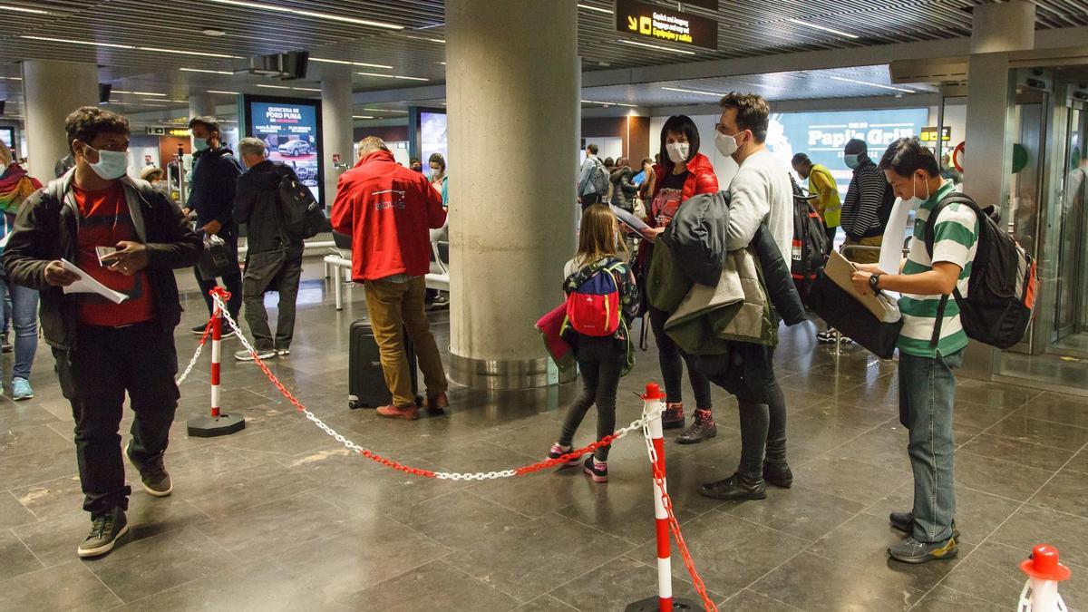 Controles de test negativos en aeropuerto