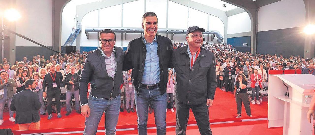 Gallardo, Sánchez y Vara en el congreso del PSOE celebrado el sábado pasado.