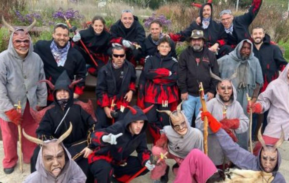 Ibiza, Euskadi i Catalunya, units pel foc