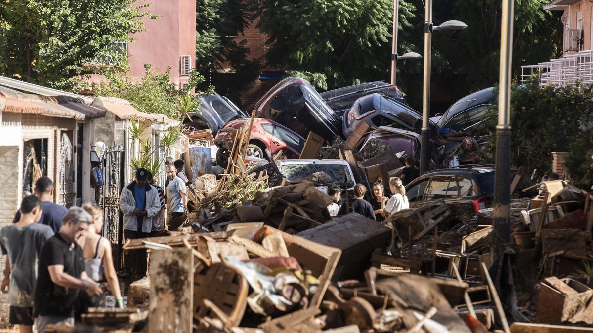 Una de las calles de Benetússer, horas después de la tragedia.